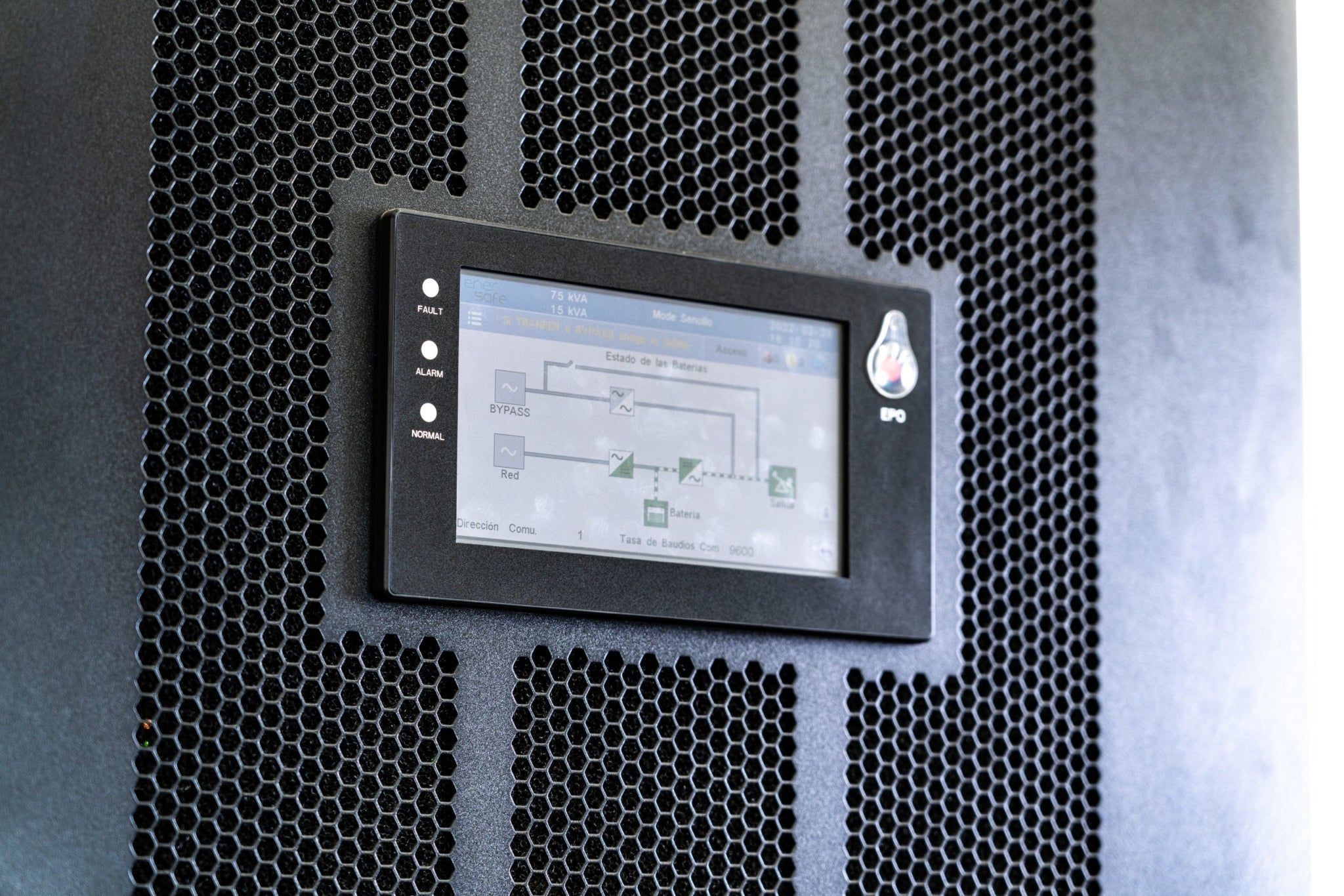 Micro Data Center Enersafe 6kVA instalado en oficina Chile